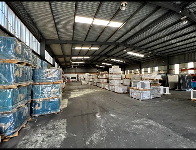 1,273M² WAREHOUSE FOR SALE IN AIRPORT INDUSTRIA